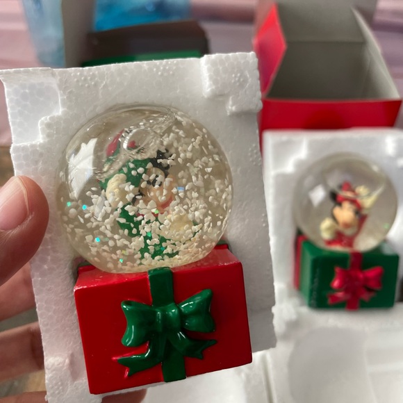 Two Disney Mickey Mouse snow globes - Picture 4 of 9